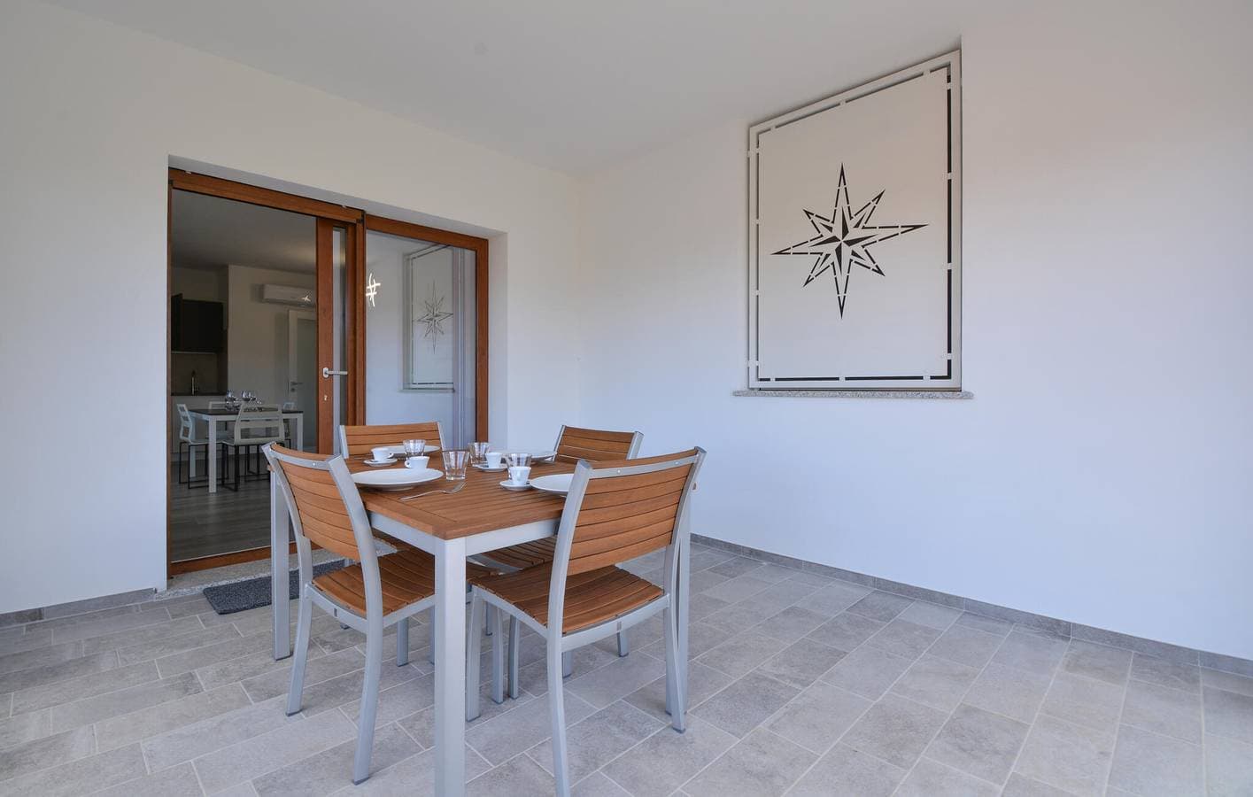 Foto 13 von 28: Gemütliche Wohnung Olia Speciosa: AC, Parkplatz, Terrasse, Küche, WiFi