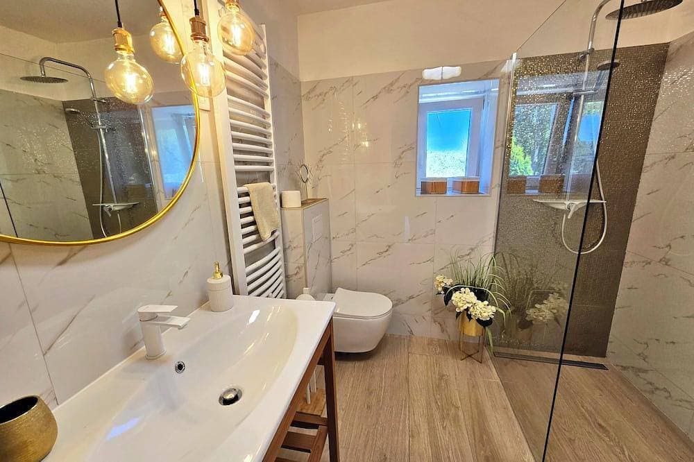 Foto 10 von 30: Villa Antoana mit Pool + Spa-Whirlpool + finnische Sauna + PlayStation 4 + WiFi
