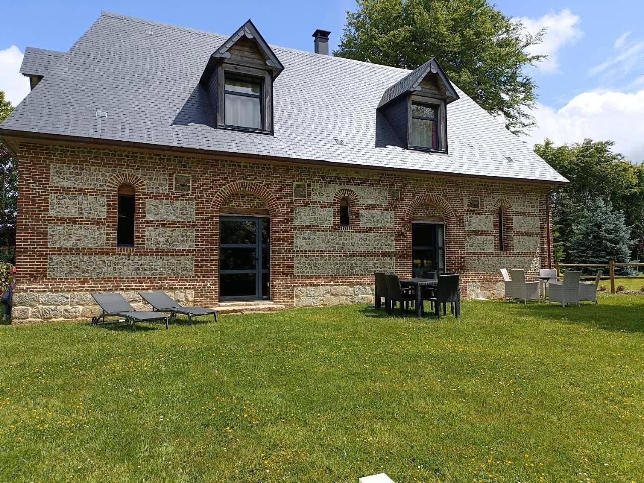 Foto 7 von 33: Three-Bedroom House