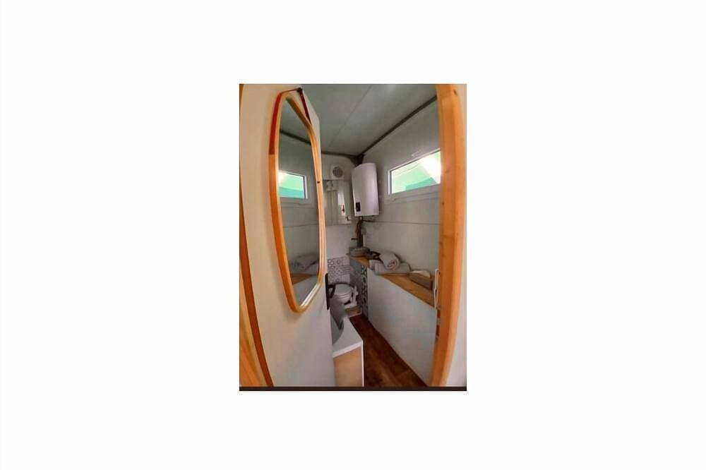 Foto 6 von 30: Unusual night on a fully air-conditioned and heated houseboat