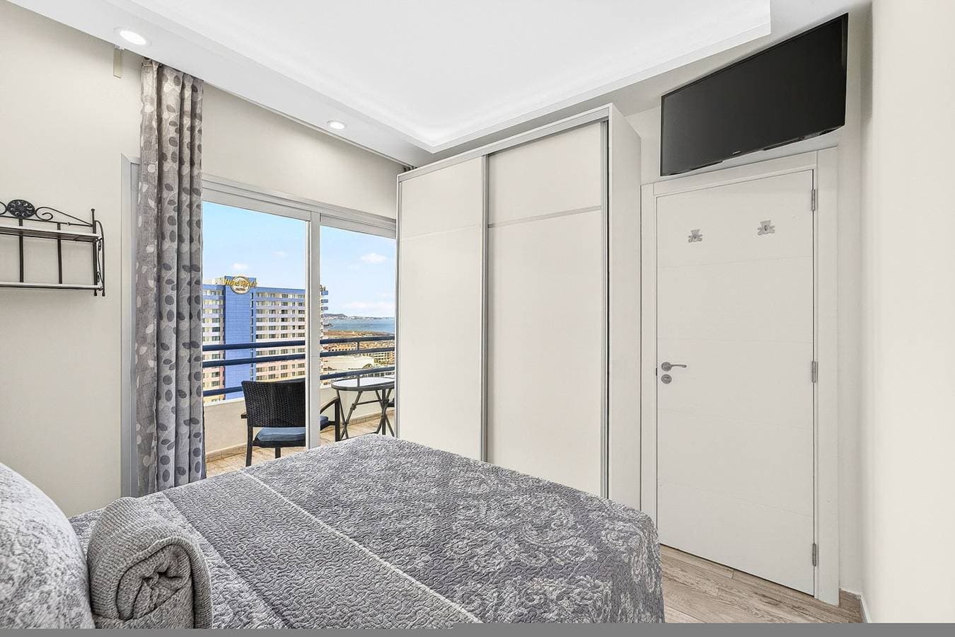 Foto 9 von 48: Ferienwohnung für 6 Personen mit Meerblick
