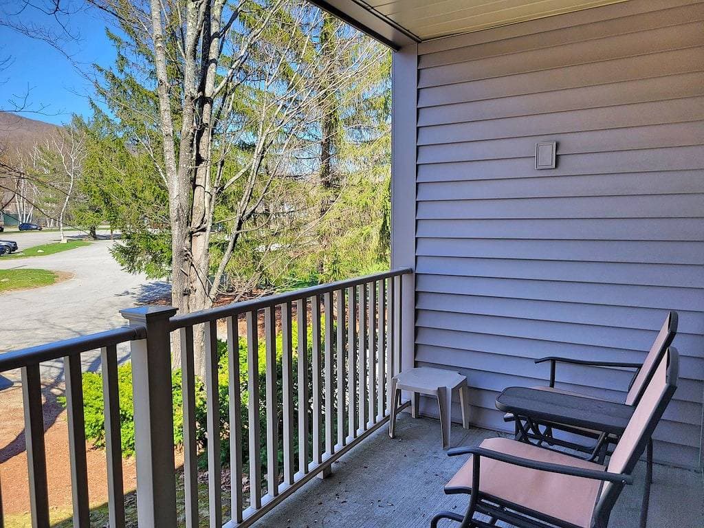 Kitchen, AC, deck, view, pool, ski shuttle. Ld 103 by Lrs 1