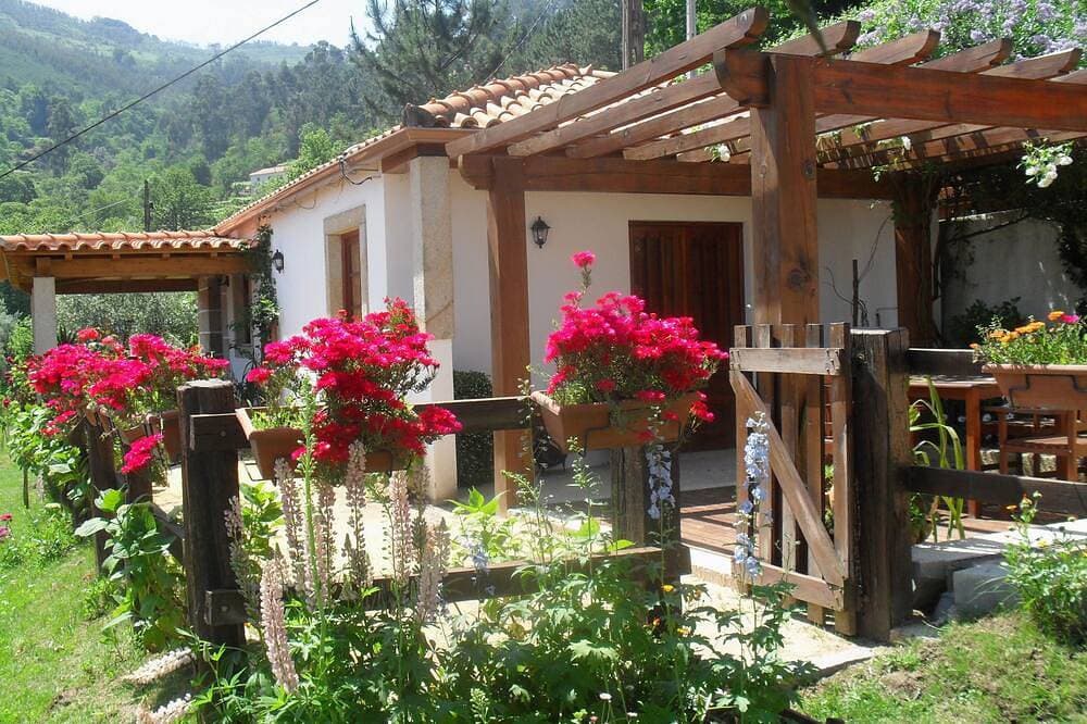 Cottage auf dem Land mit Garten mit Grill 1