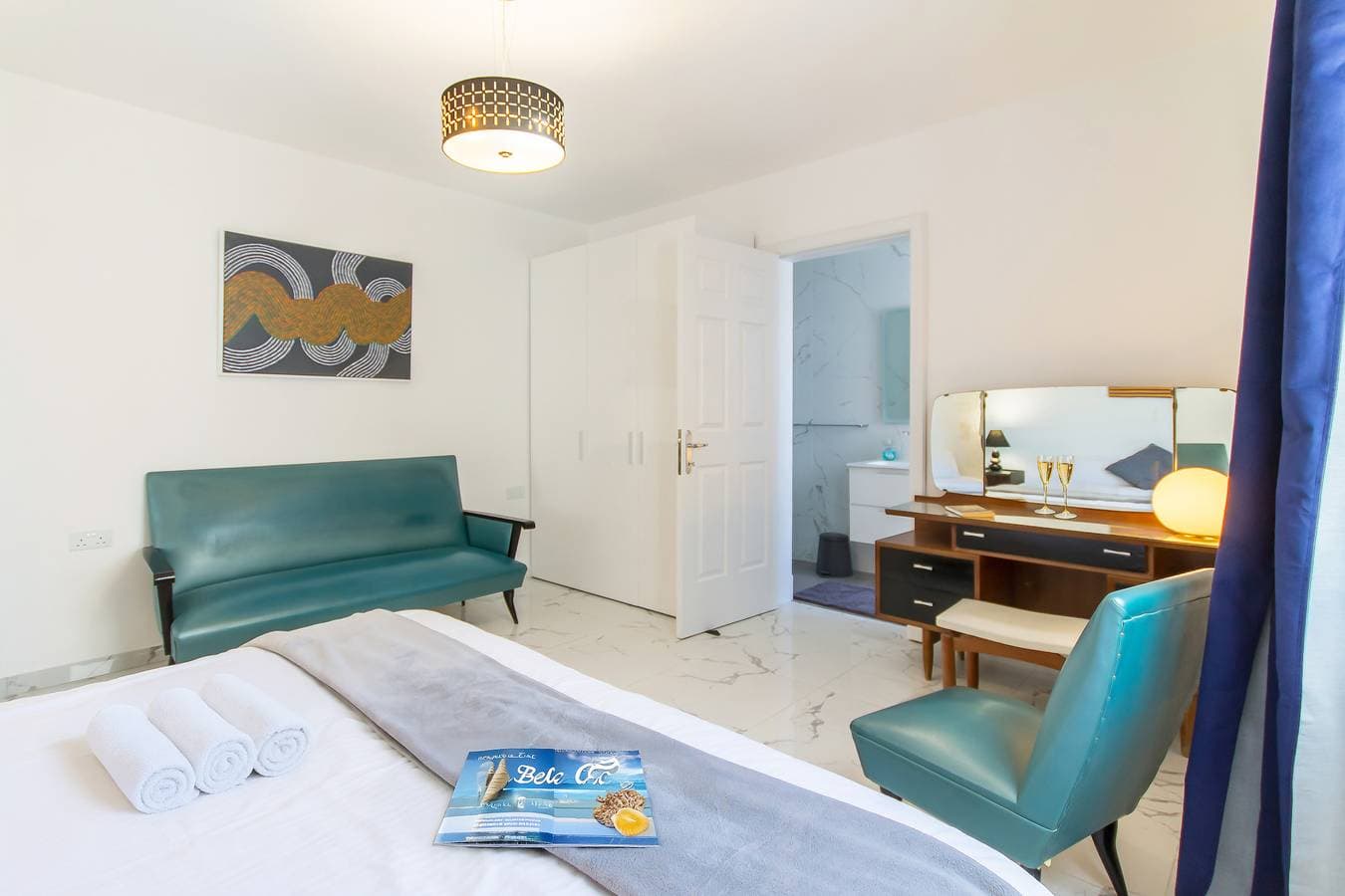 Foto 13 von 26: A Sunny Penthouse Modern 2 bdr - Sliema