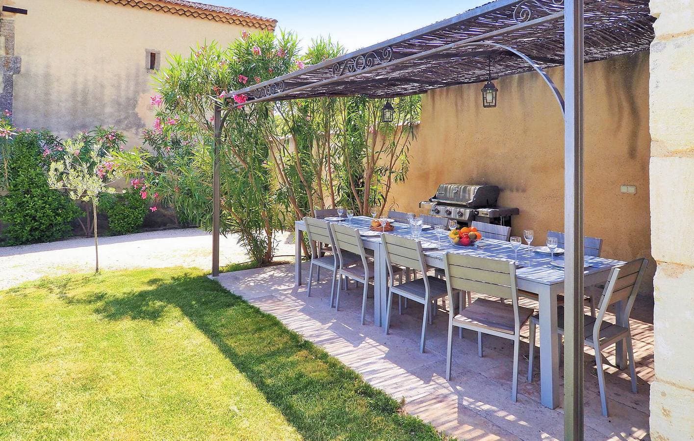 Foto 4 von 33: Chic Apartment with Pool, Parking & AC Near the goûthé de Maussane