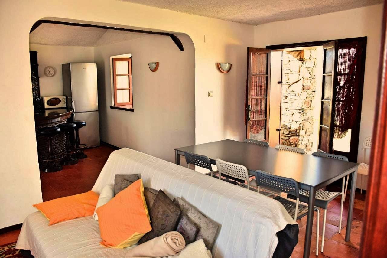 Foto 4 von 5: Three-Bedroom House
