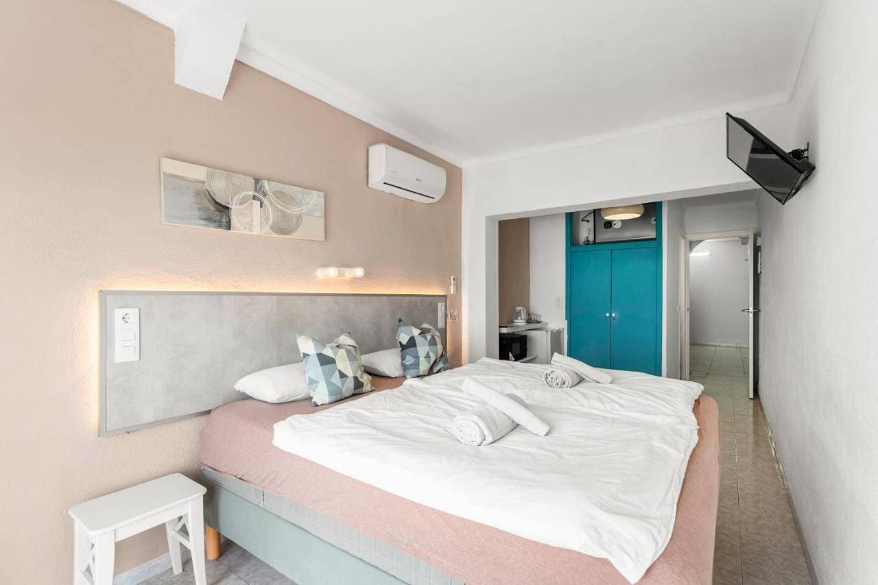 Foto 2 von 12: Double or Twin Room with Side Sea View