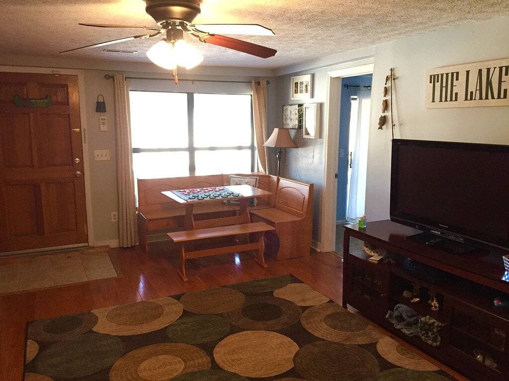 Foto 3 von 28: * Lakefront * Ziehen Sie den Netzstecker in unserem Lakehouse mit Bootsrampe und eigenem Dock - ohne WIFI
