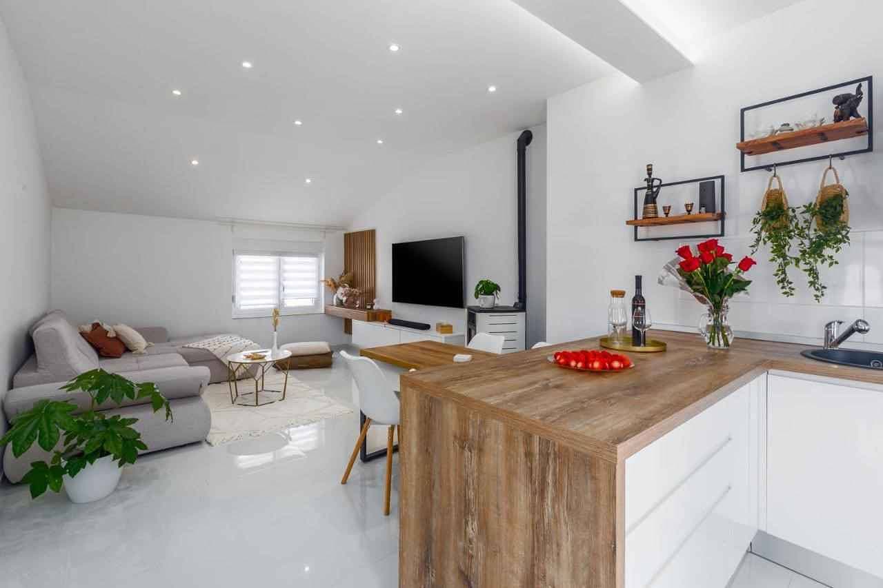 Ferienwohnung mit Klimaanlage und Balkon 1