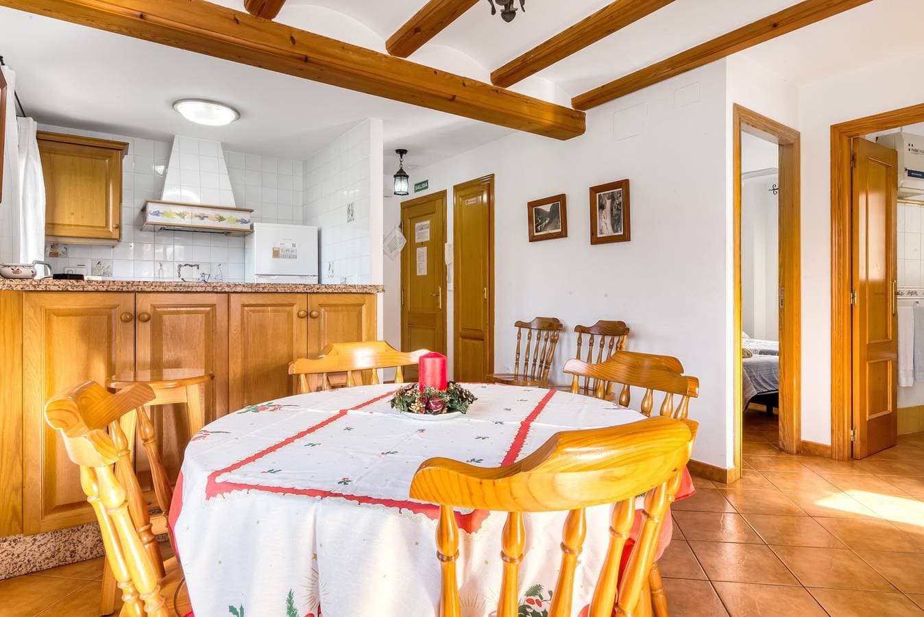 Foto 5 von 31: Ferienwohnung 'El Castellet' mit Bergblick, Wi-Fi und Klimaanlage