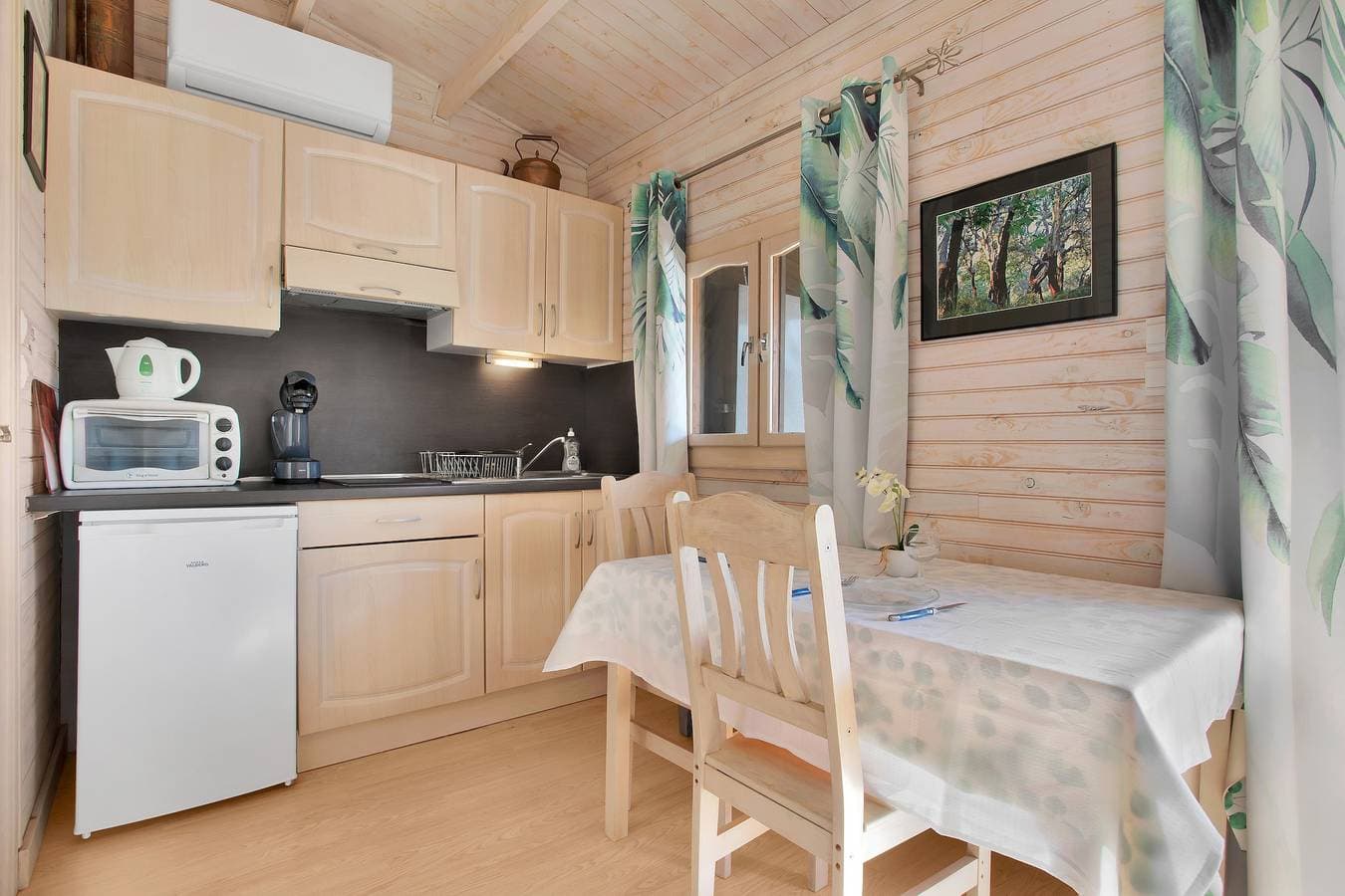 Foto 7 von 24: Chalet „Superbe“ mit privater Terrasse, WLAN und Klimaanlage