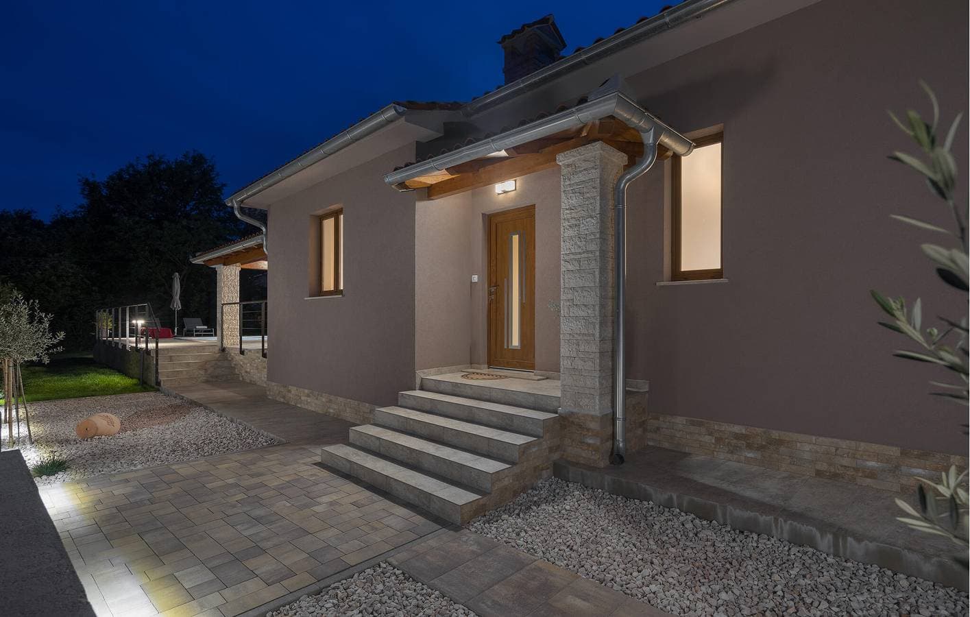 Foto 3 von 43: Gemütliche 2-Zimmer-Wohnung in der Nähe des Stadtzentrums mit Pool und Terrasse
