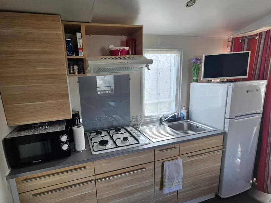 Foto 12 von 25: Camping Le Clos Savoye - Mobilheim 4 personen - 2 Schlafzimmer - TV