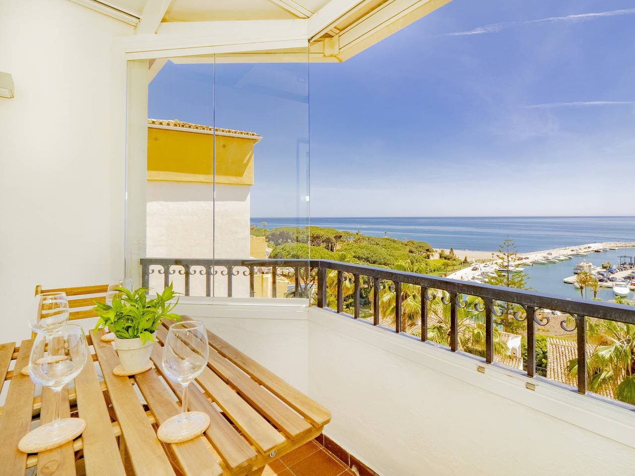 Foto 3 von 78: Cubo's Penthouse Cabopino Port Marbella +Parking