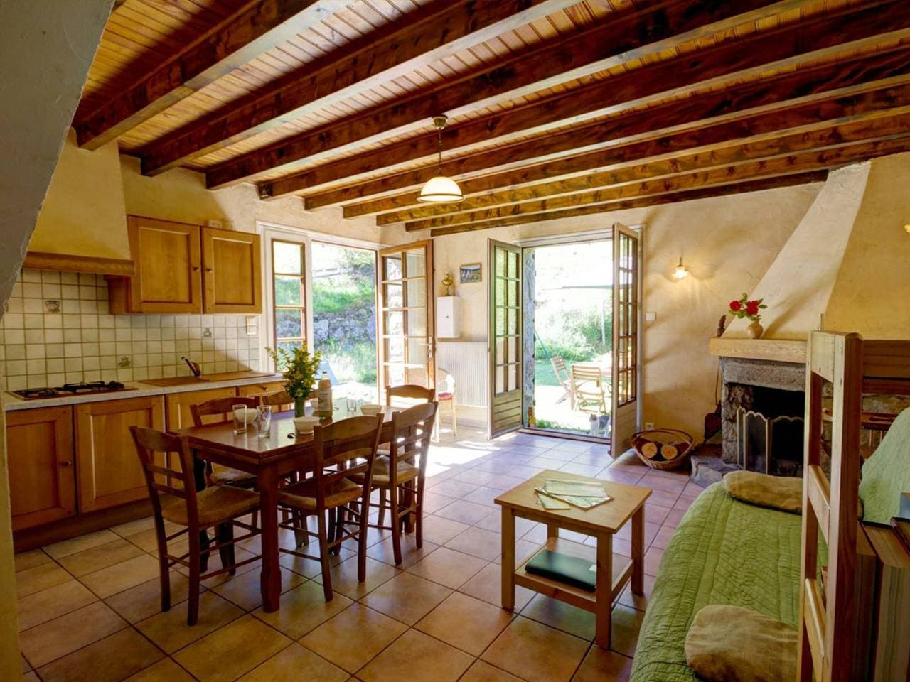 Foto 2 von 32: Authentisches Ferienhaus mit Kamin, Haustiere erlaubt und WLAN am Waldrand