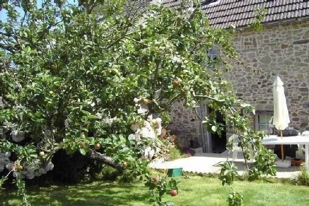 Foto 8 von 8: Hausauth. Steinhaus im Dorf St. Germain ds Vaux