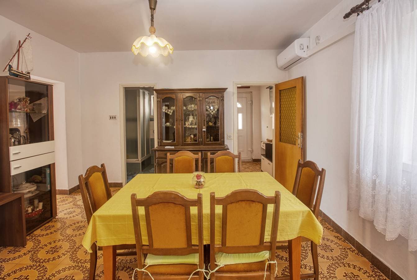 Foto 12 von 50: 4-Zimmer-Ferienwohnung mit Terrasse und Meerblick Grebastica, Sibenik A-482-a