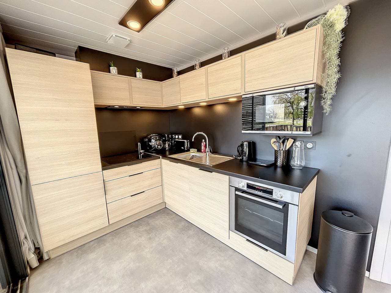 Foto 5 von 35: Gemütliches Chalet mit beheiztem Pool, Terrasse und 6 Betten