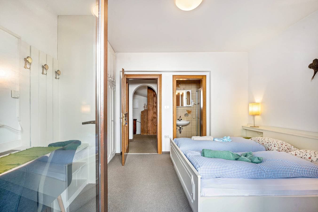 Foto 10 von 50: Biobauernhof Toellerhof 'Zimmer 4' mit Bergblick, Gemeinschaftspool und Wi-Fi