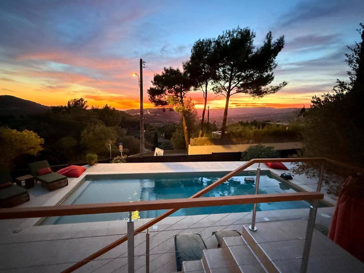 Studio avec piscine et vue mer au Castellet, climatisé 1