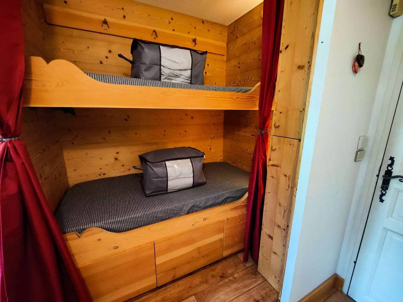 Foto 4 von 15: Studio Charmant 19m2 Ideal für 4 PERSONen mit Box
