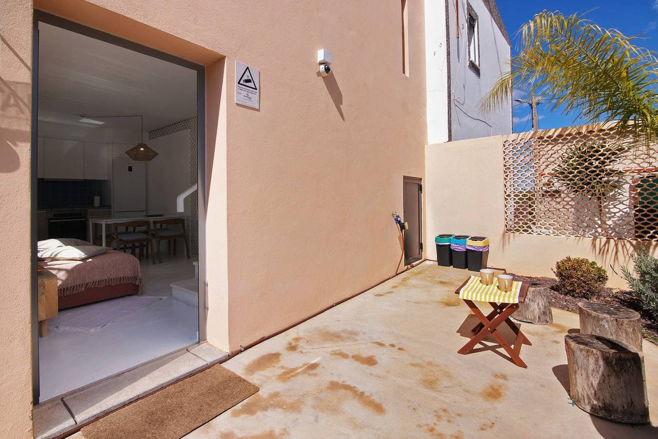 Foto 3 von 31: Ferienhaus 'Rooftop Retreat' mit Meerblick, Wi-Fi und Klimaanlage
