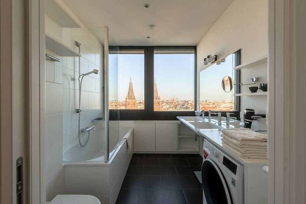 Foto 5 von 30: Panorama-Suite mit Blick über Wien
