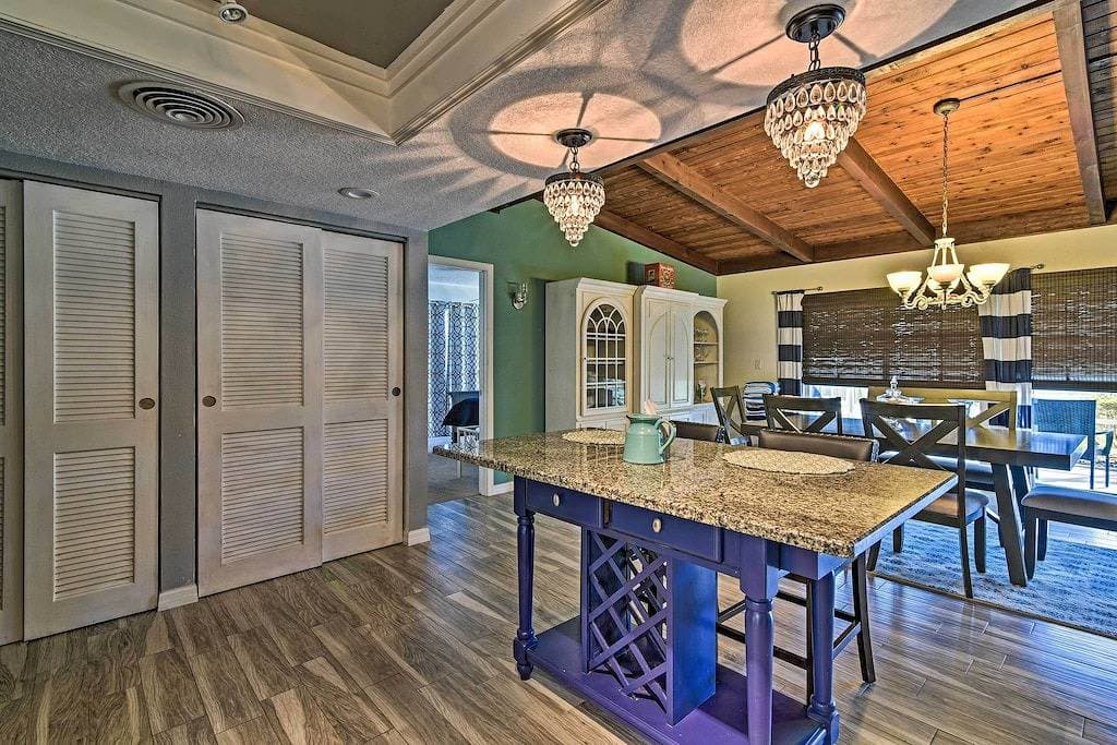 Foto 3 von 33: Riverfront Home w / Dock - 1 Mi zum Homosassa St. Park