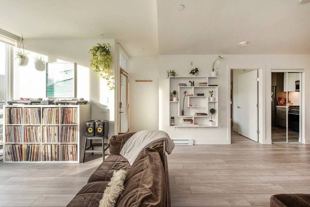 Foto 7 von 32: Atemberaubendes modernes Stadthaus, 4 Schlafzimmer, 2 Bäder & Terrasse in bester Lage der Stadt