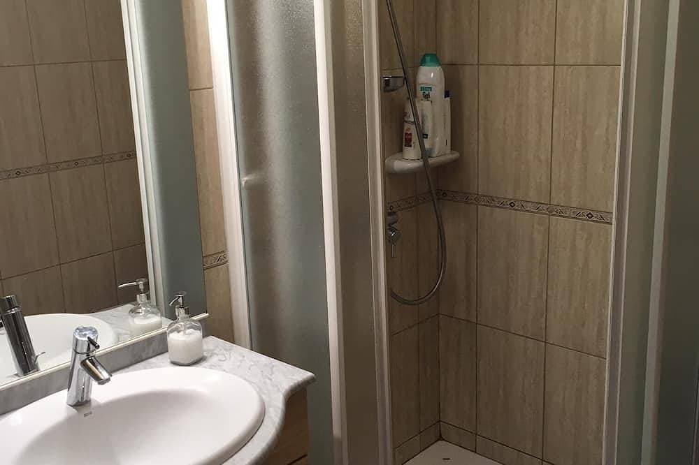 Foto 12 von 30: Schöne 2 Schlafzimmer + 2 Badezimmer Wohnung im Zentrum von Arona
