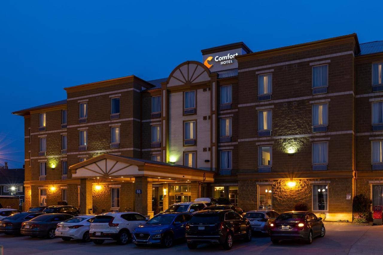 Comfort Hotel Bayer's Lake 1