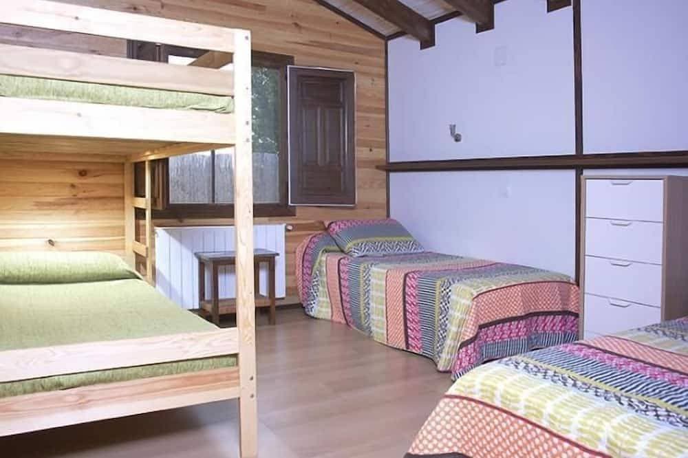 Foto 3 von 21: Holzhaus mit Platz für 12 Personen mit Pool