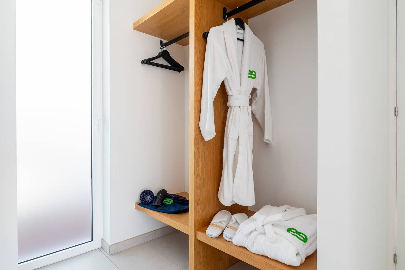Foto 10 von 38: Villa 'Ereza Royal Elite Hoopoe 109' mit Meerblick, WLAN und Klimaanlage
