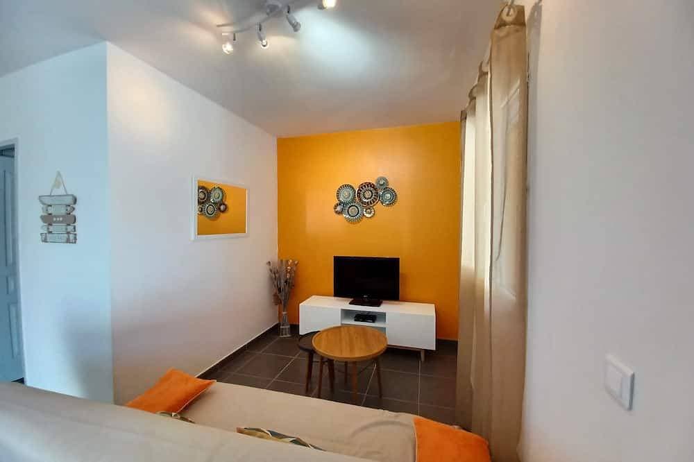 Foto 2 von 30: Air-conditioned apartment, heated pool, wifi, 2 bedrooms, 7 min beach, 1 min river