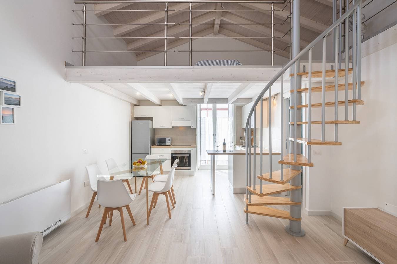 Foto 6 von 32: Ferienwohnung 'Casa Vacanze Riflessi Sul Mare' mit Balkon, Highspeed-WLAN und Klimaanlage