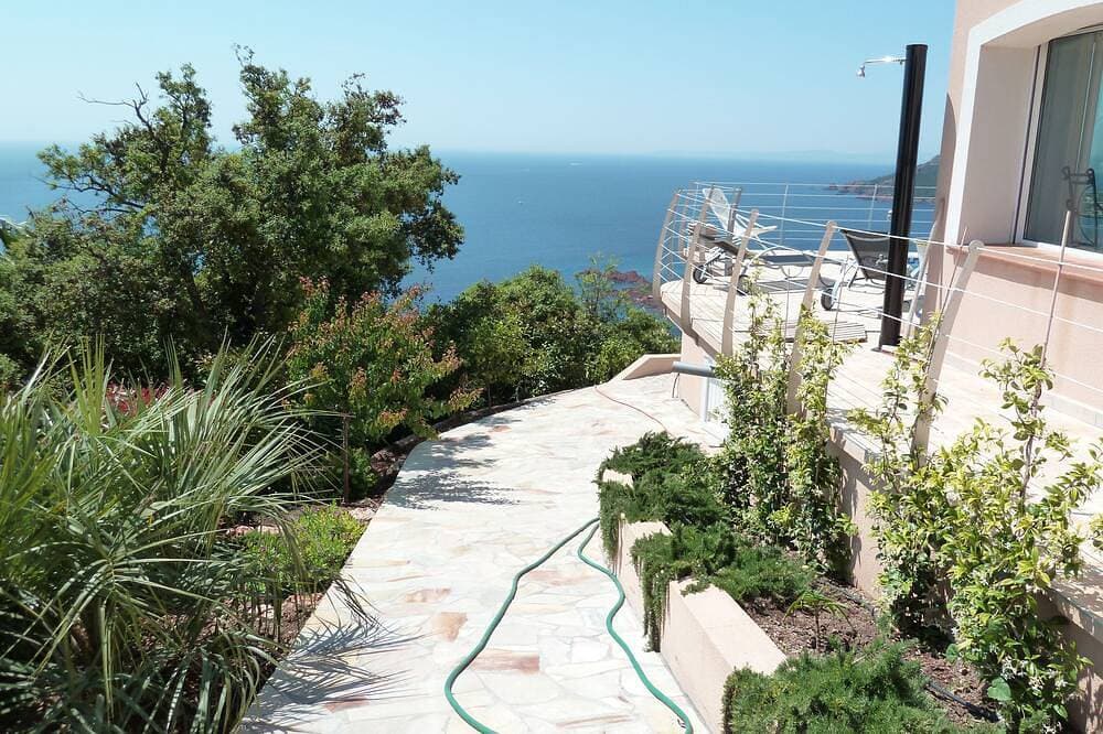 Foto 10 von 30: „Ein Stück Paradies“: Luxusvilla mit paradiesischem Blick – Last Minute Angebot