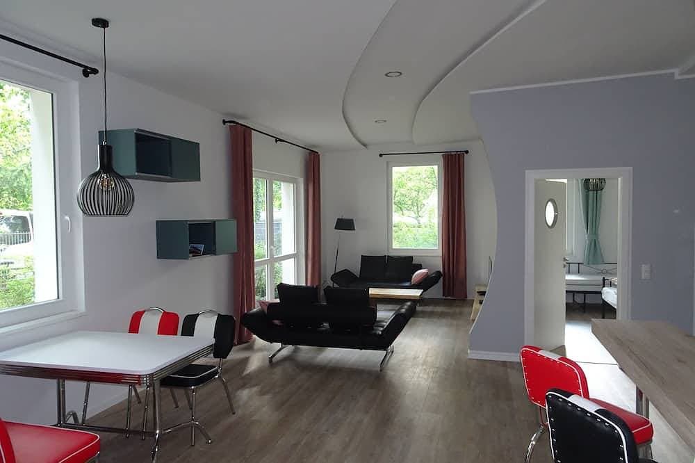 Schöne moderne Ferienwohnung, familienfreundlich in Zentrums-und Schlossparknähe 1