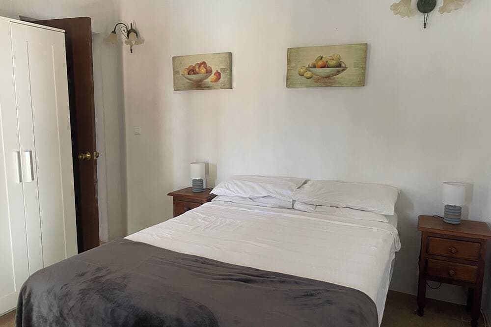 Foto 2 von 22: Private neu renovierte Villa mit spektakulärem Blick auf das Land, eigenem Pool, Garten