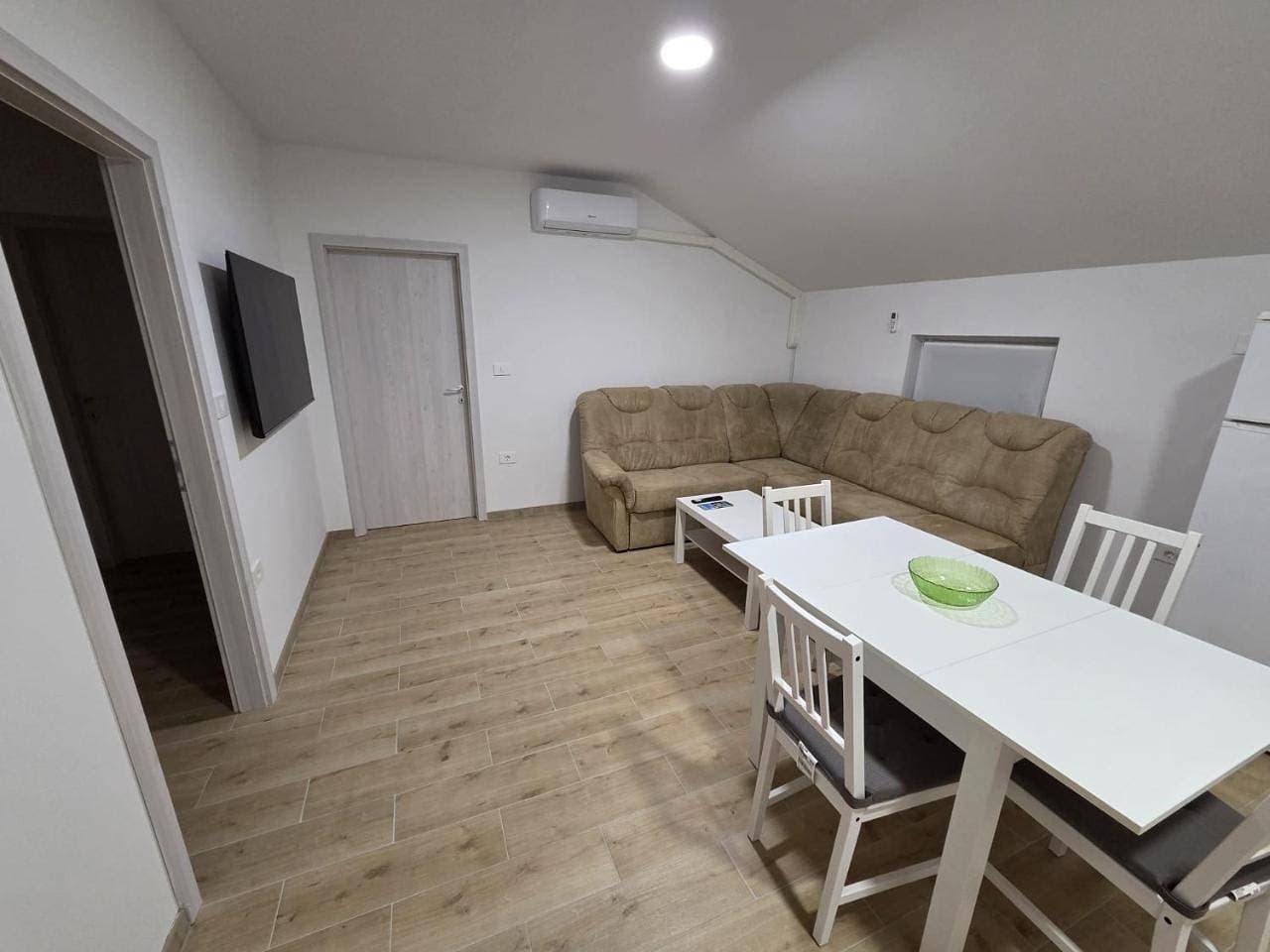 Foto 13 von 23: Two-Bedroom Apartment