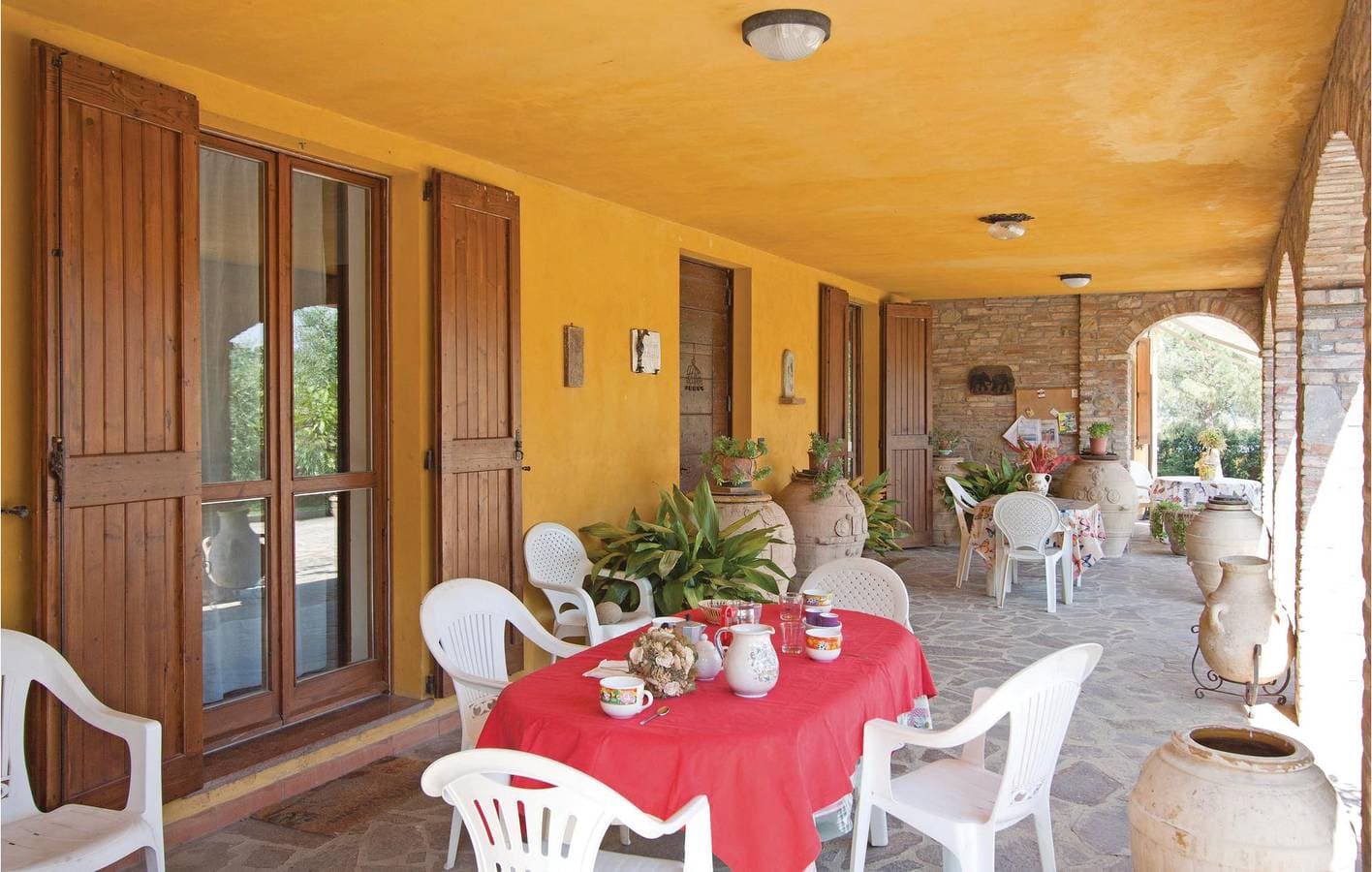 Foto 10 von 27: 150m² Wohnung: WiFi, Parkplatz, Pool & See 1,5km