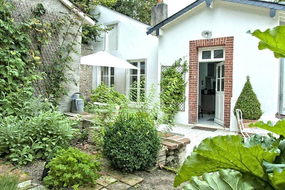 Charmantes Ferienwohnung im Herzen von Blois mit privatem Garten und moderner Ausstattung 1