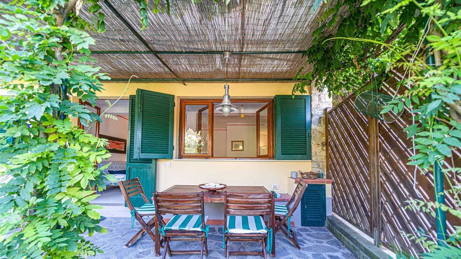 Foto 4 von 32: Ferienwohnung für 4 Personen mit Terrasse