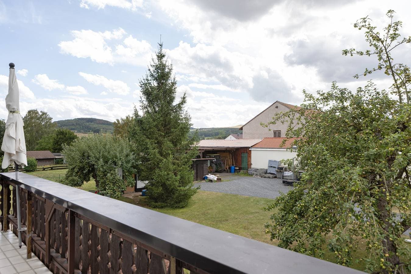 Foto 7 von 24: Ferienwohnung 'Helfensteinblick' mit Bergblick, Balkon und Wi-Fi
