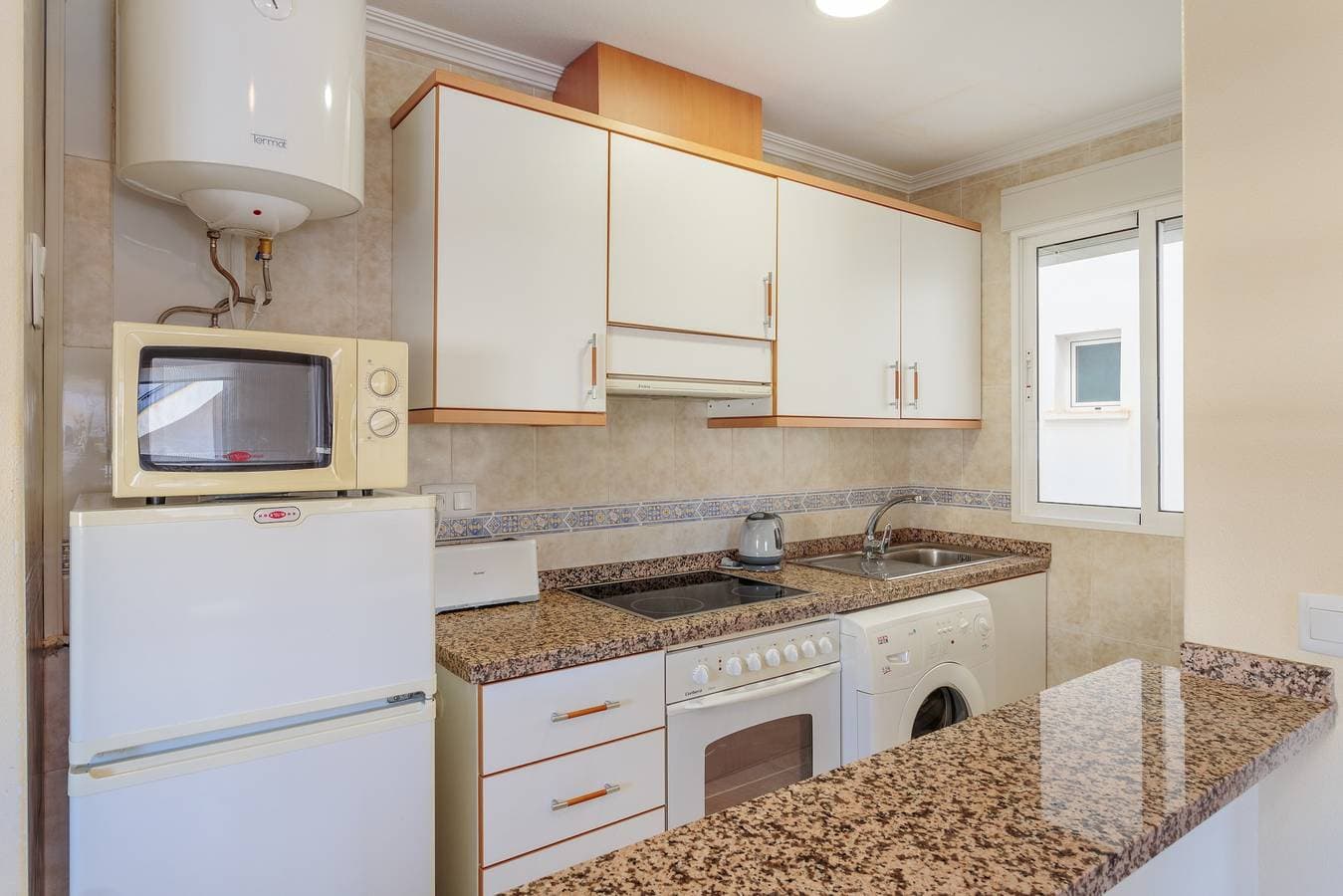 Foto 8 von 32: Ferienwohnung 'Apartamento Salamanca 4' mit Gemeinschaftspool, Wi-Fi und Klimaanlage