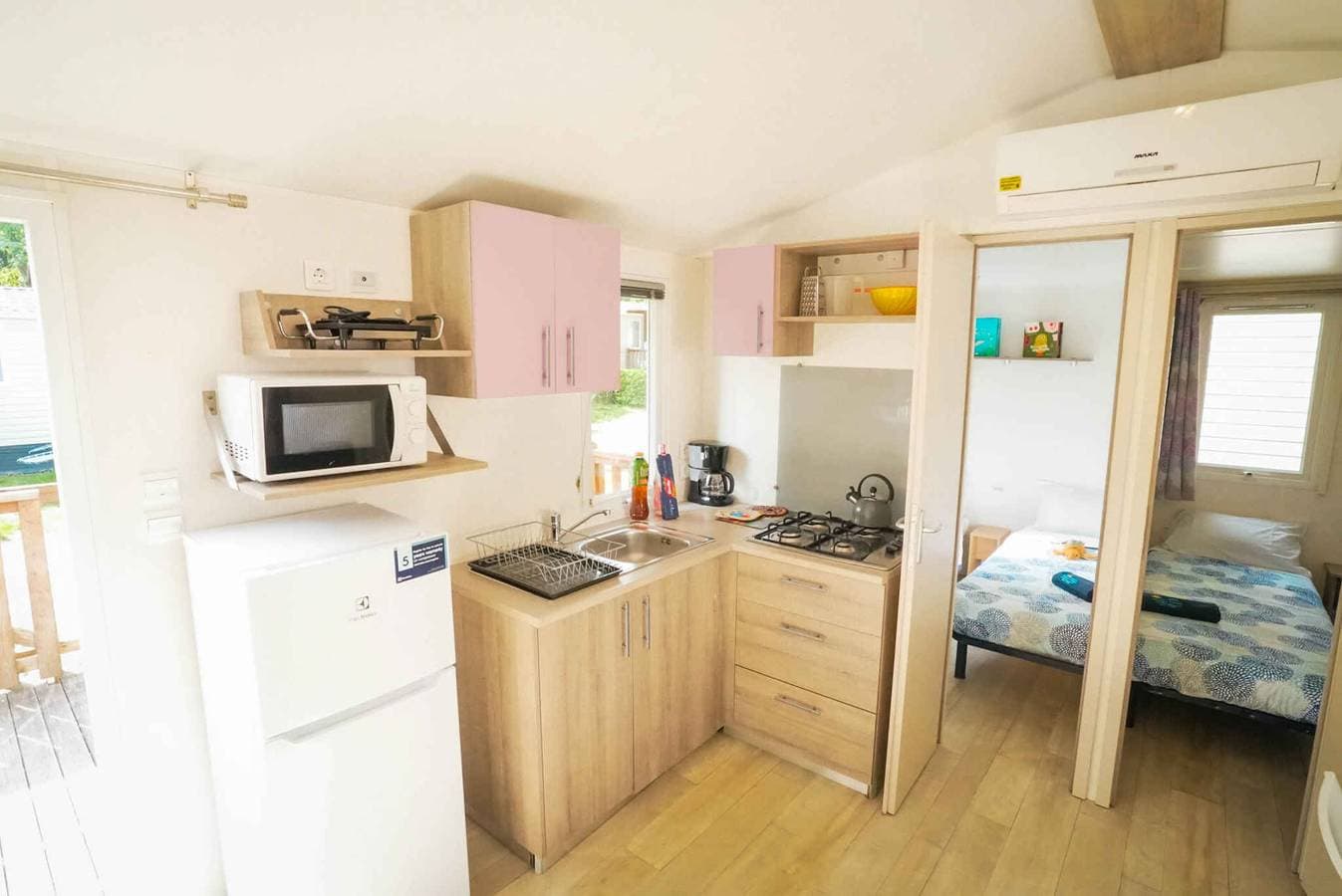 Foto 13 von 37: Mobilehome mit Klimaanlage und Terrasse