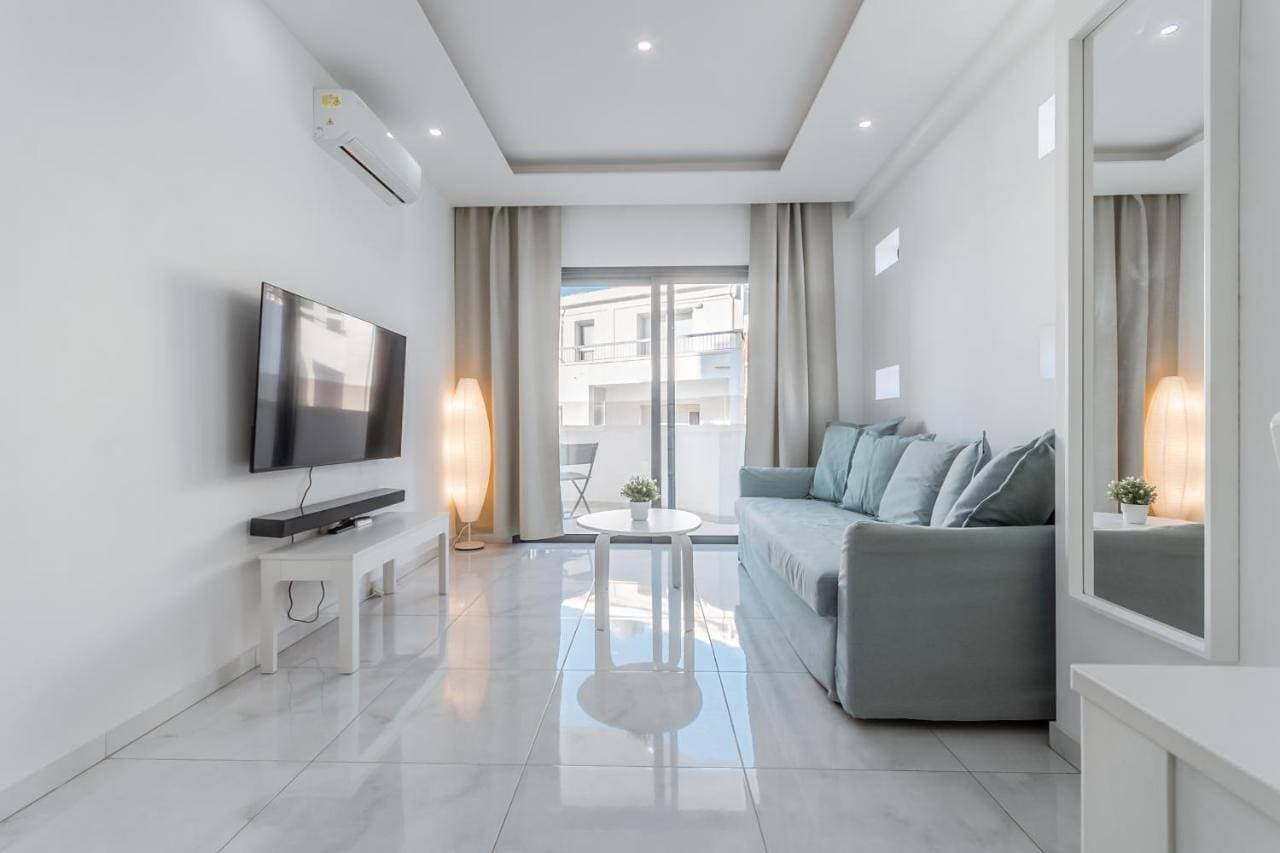 Finikoudes Beachside Retreat 1