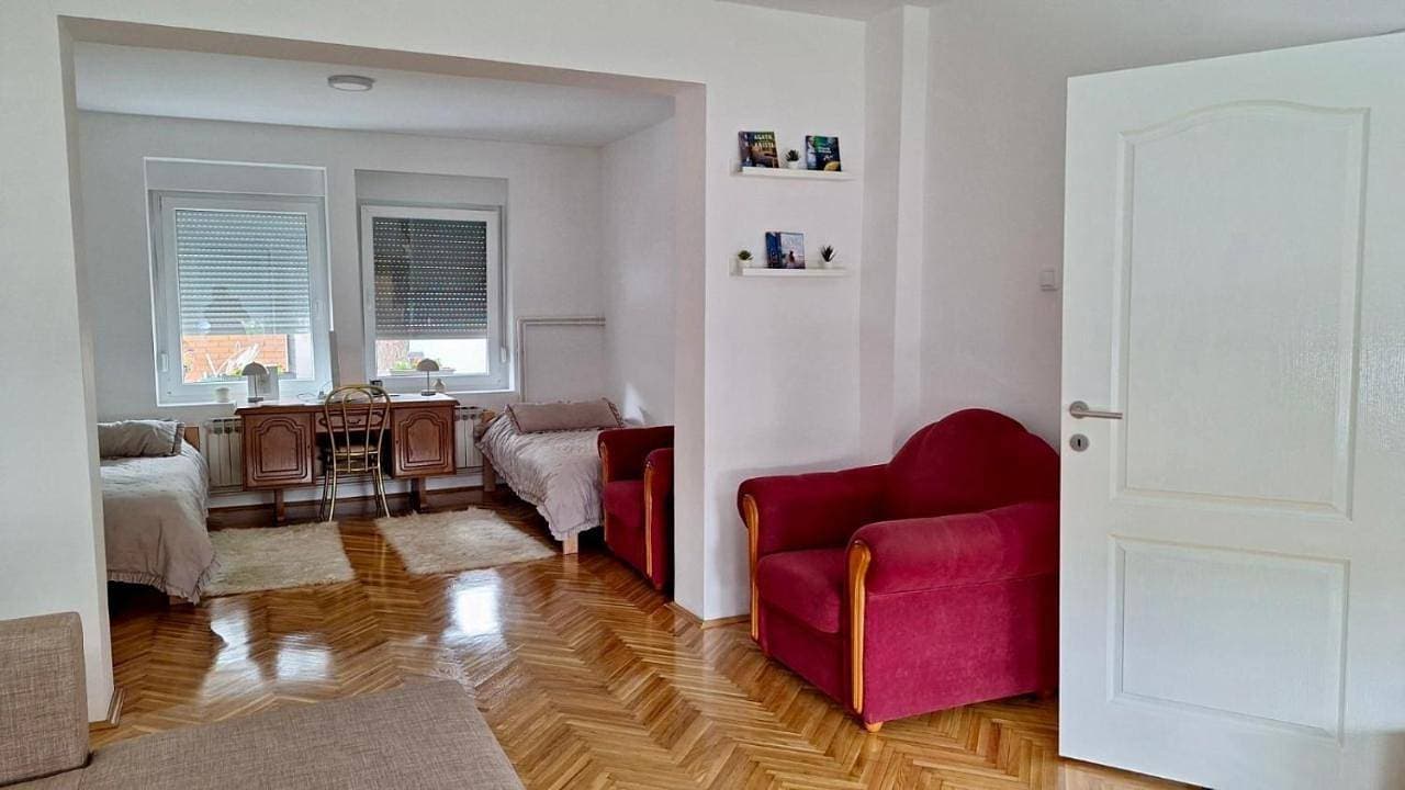 Foto 5 von 20: Two-Bedroom Apartment