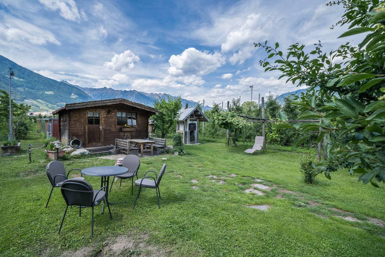 Foto 11 von 12: Ferienwohnung "Tschigat Leilichhof" mit Bergblick, WLAN, Balkon & Garten