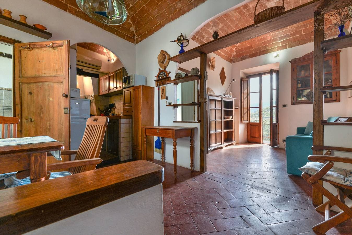 Foto 6 von 22: Apartment 'Nadine – Zweizimmerwohnung im Zentrum' mit Balkon und Klimaanlage