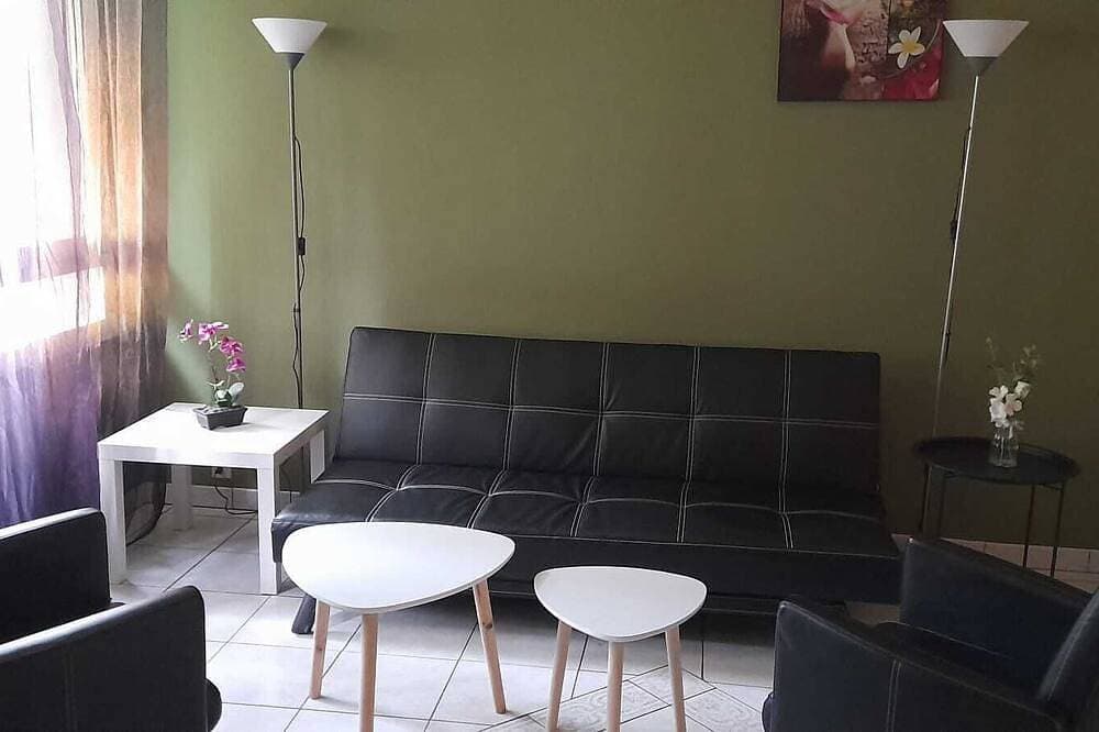 Stay in Caen - Spacious 4 Bedroom Apartment, Near the Beach 1